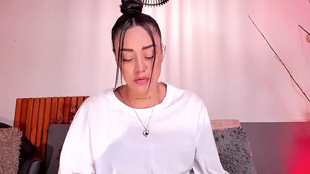 NoraDasilva online show from March 10, 12:36 am