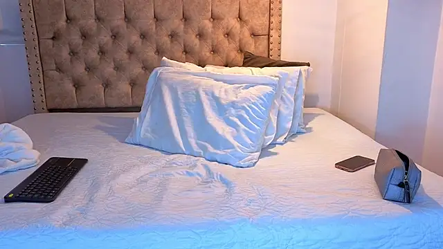 KeryHillson online show from December 5, 12:17 pm