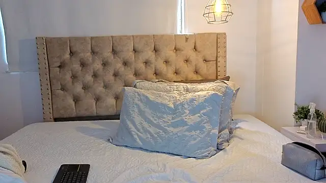 KeryHillson online show from February 13, 1:13 pm