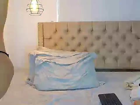 KeryHillson online show from October 13, 2:09 pm