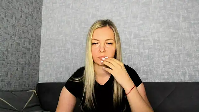 iam Venus online show from April 7, 9:44 am