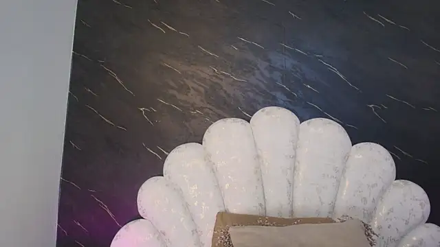  MiaBrown  online show from April 16, 12:05 pm