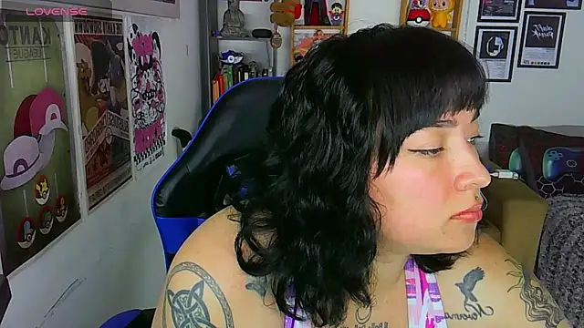 Snapshot of ElectricSapphire chatting on October 9, 3:54 am ElectricSapphire online show from October 9, 3:54 am