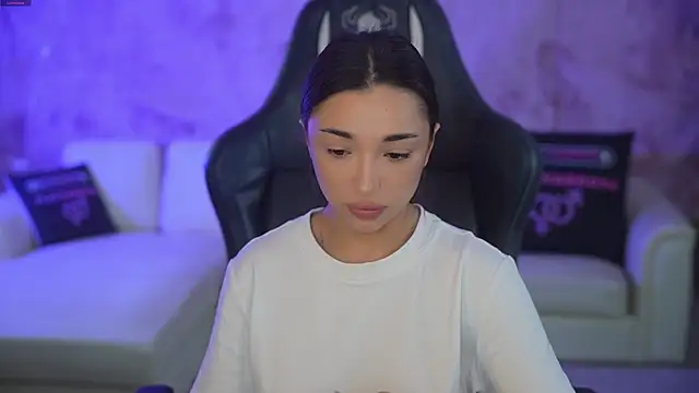 Jasmine Flow online show from October 18, 7:22 am