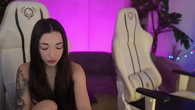 Jasmine Flow online show from December 19, 9:01 am