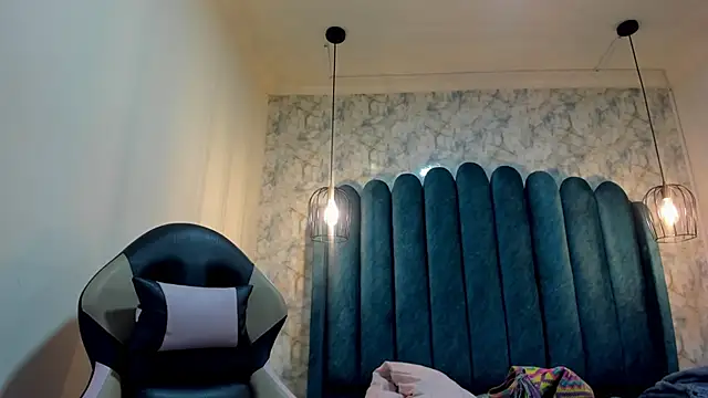 nalalye cruzz  online show from September 25, 4:00 am