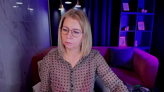 Annie Light online show from October 20, 6:05 am