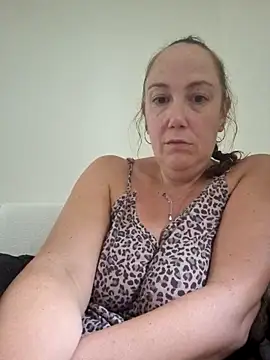 Snapshot of Wisie_Cutie chatting on September 13, 12:35 pm Wisie Cutie online show from September 13, 12:35 pm