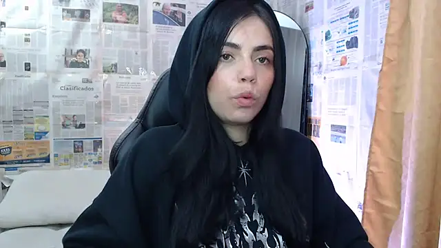 Snapshot of i_am_nina_ chatting on September 28, 10:48 pm i am nina online show from September 28, 10:48 pm