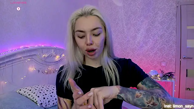 LillyMoure  online show from November 5, 12:16 am