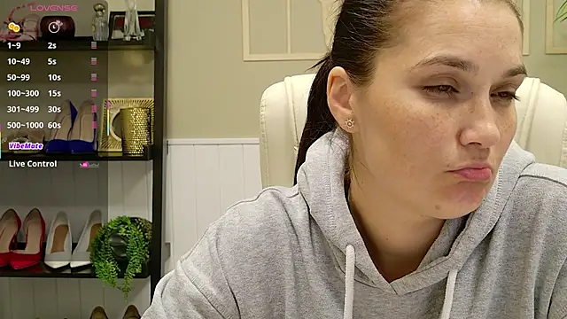 Snapshot of SelineSole chatting on October 15, 3:25 pm SelineSole online show from October 15, 3:25 pm