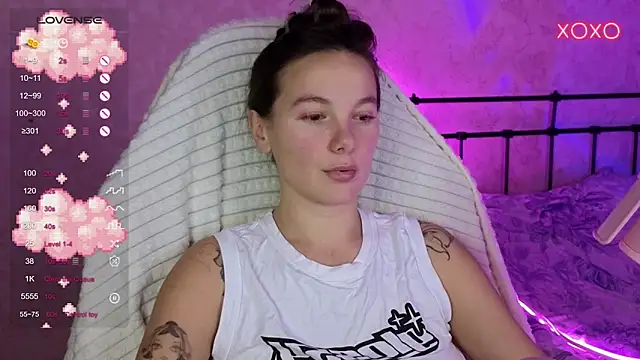 lil luna x online show from October 12, 8:00 pm