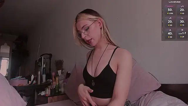  eva  pleasure  online show from April 14, 8:58 am