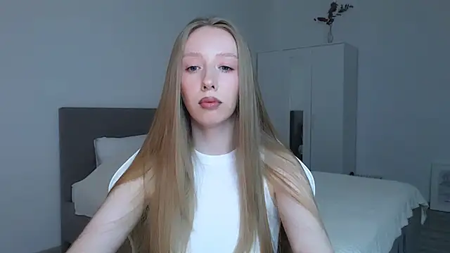 Snapshot of Luna_insniity chatting on October 6, 8:13 pm Luna insniity online show from October 6, 8:13 pm