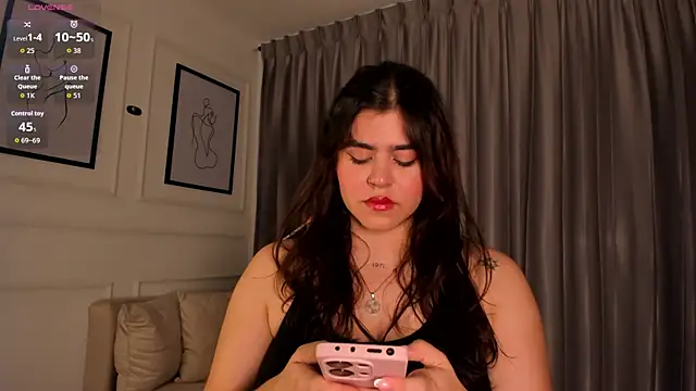 Snapshot of veronica185 chatting on October 2, 3:22 am veronica185 online show from October 2, 3:22 am