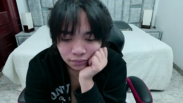 laureentt  online show from March 31, 3:28 am