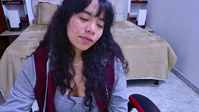 laureentt  online show from October 2, 3:33 am