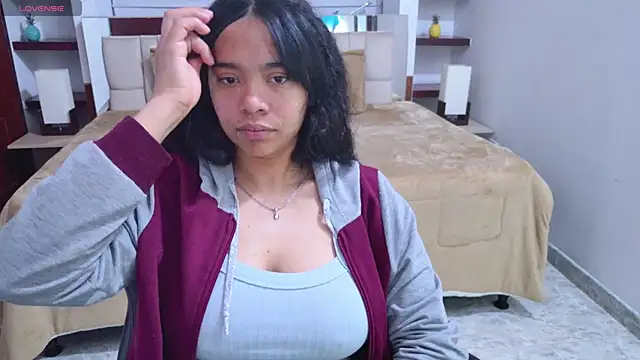 laureentt  online show from September 27, 3:47 am