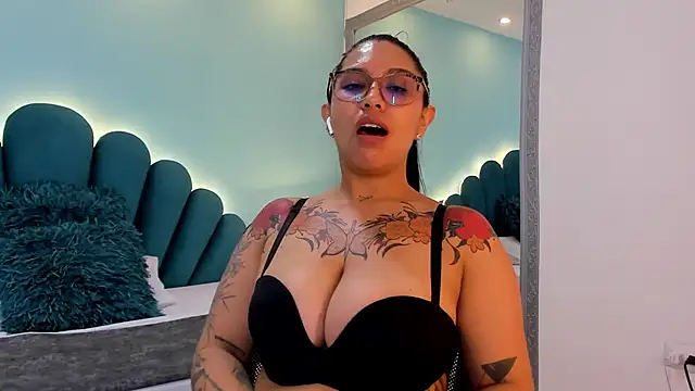 sharlott18 online show from March 4, 4:35 pm