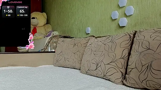 Black or white ANGEL online show from April 18, 10:07 am