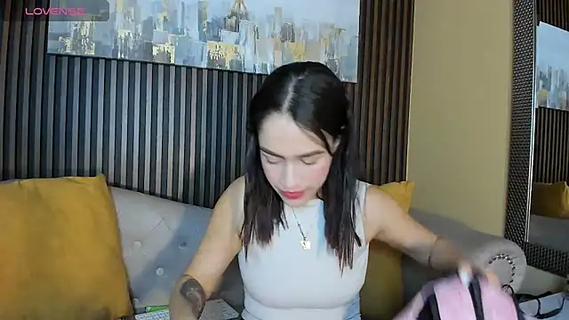 emily roberts1 online show from September 24, 12:59 pm