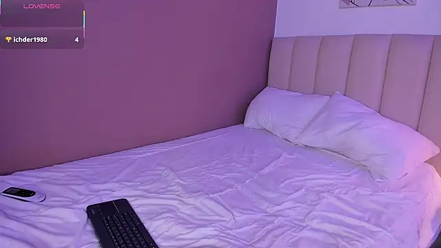 Snapshot of YuliCardona_ chatting on October 8, 9:08 pm YuliCardona  online show from October 8, 9:08 pm