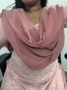 Snapshot of lovely_zara chatting on October 9, 6:01 pm lovely zara online show from October 9, 6:01 pm