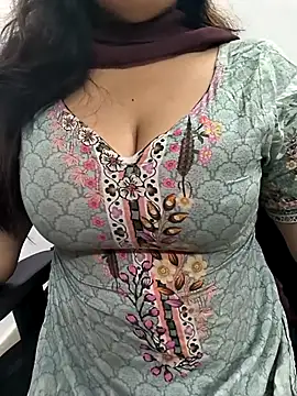 Snapshot of lovely_zara chatting on October 19, 12:56 am lovely zara online show from October 19, 12:56 am