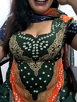 Snapshot of lovely_zara chatting on October 3, 6:35 pm lovely zara online show from October 3, 6:35 pm