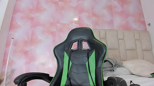 aida rose  online show from February 18, 8:08 pm