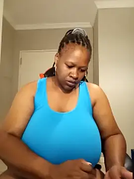 bustylisa1983 online show from March 18, 5:45 am