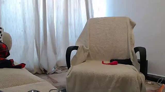 CurvyGlass online show from January 8, 5:00 am