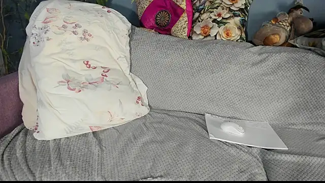 missbenz online show from February 9, 1:35 pm