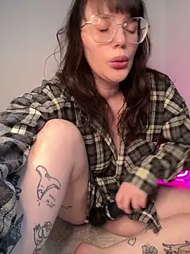 Mona-Peaches online show from March 2, 3:41 pm