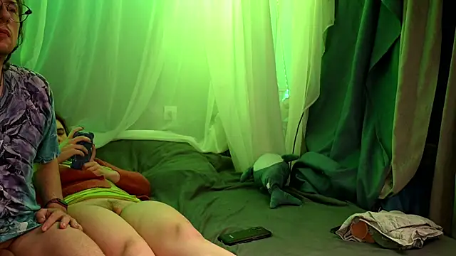 Claudia and elon  online show from September 29, 12:16 am