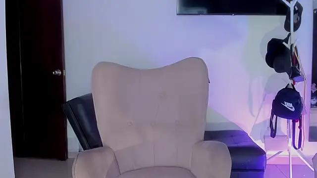 Snapshot of selene_king2 chatting on October 4, 1:06 pm selene king2 online show from October 4, 1:06 pm