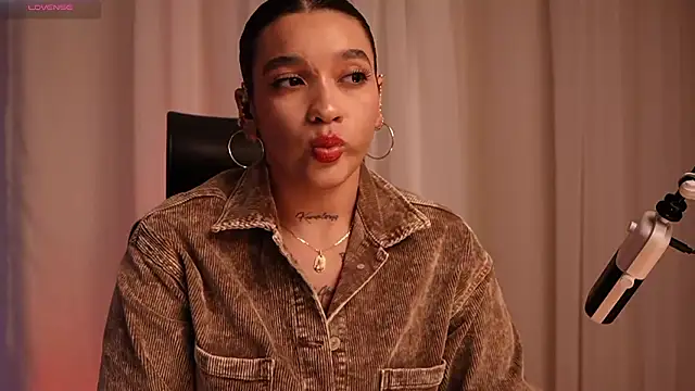 HannahW  online show from February 2, 10:20 pm