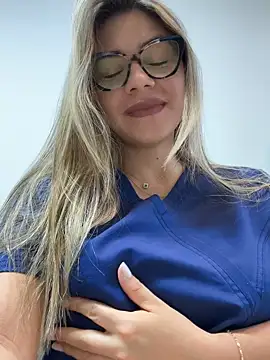 alicee16 online show from November 14, 9:59 pm