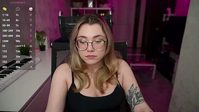 Snapshot of RemyCute chatting on October 2, 3:39 pm RemyCute online show from October 2, 3:39 pm