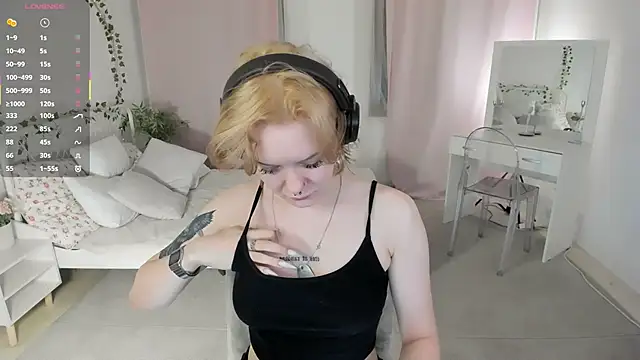 evathority online show from April 15, 7:31 am