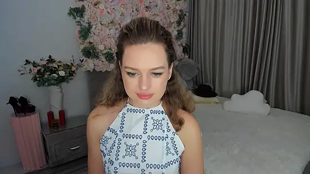 MiracleCurly online show from October 3, 8:03 pm