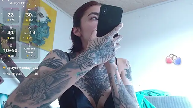 ZoeBakers  online show from October 19, 9:06 pm