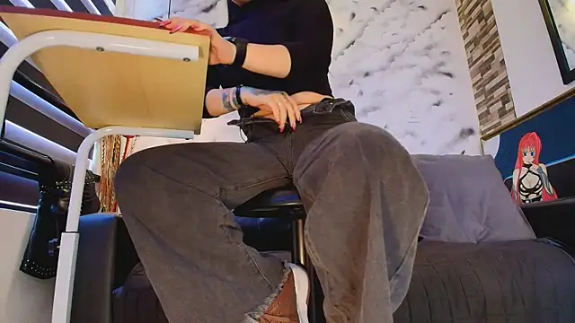 Sophie LittleS online show from March 17, 1:26 pm