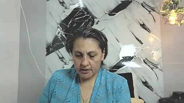 Snapshot of merlyna_goldens chatting on October 11, 2:16 am merlyna goldens online show from October 11, 2:16 am