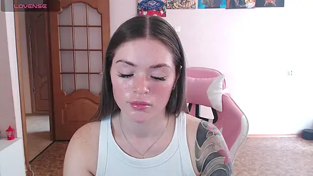 miaacatt online show from April 18, 7:11 am