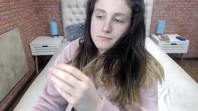 Holliy Cooper online show from September 18, 1:53 pm