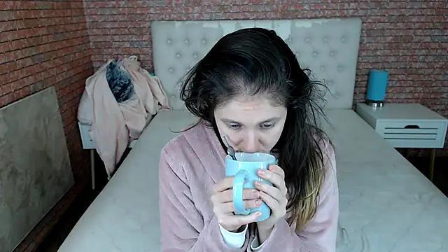 Holliy Cooper online show from November 20, 11:11 am