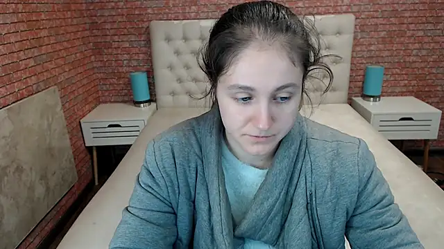 Holliy Cooper online show from October 13, 7:33 am