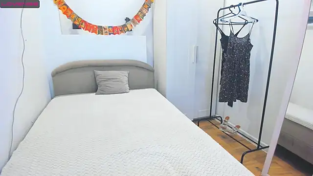 liloneforyou online show from December 15, 1:49 pm