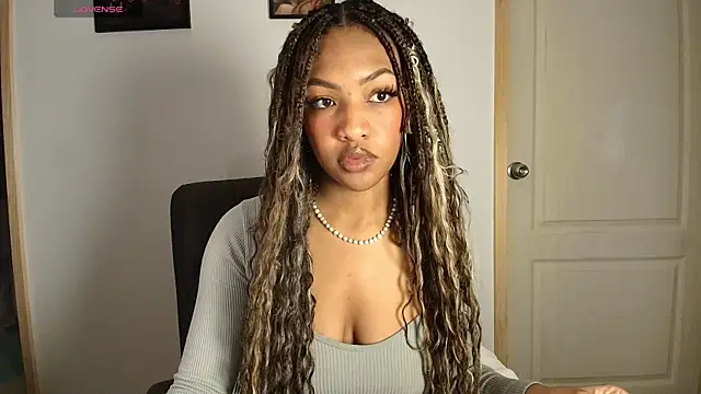 im alivys  online show from July 17, 11:41 pm